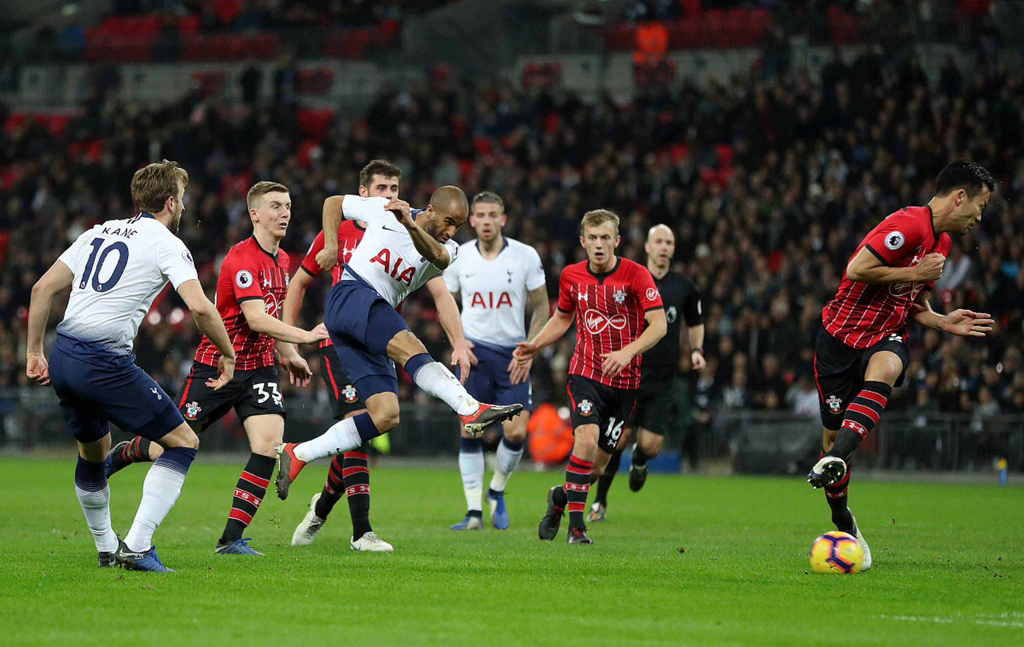 孙兴慜等球 孙兴慜等球